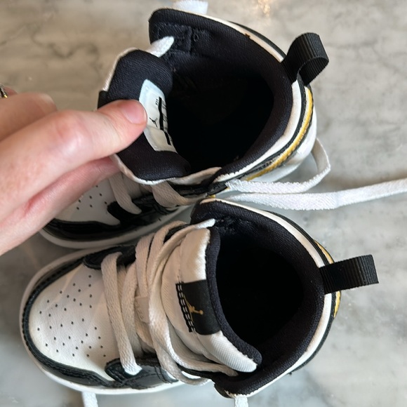 Air Jordan Nike kids mid-SE lace up running shoes size 5C - Picture 8 of 11